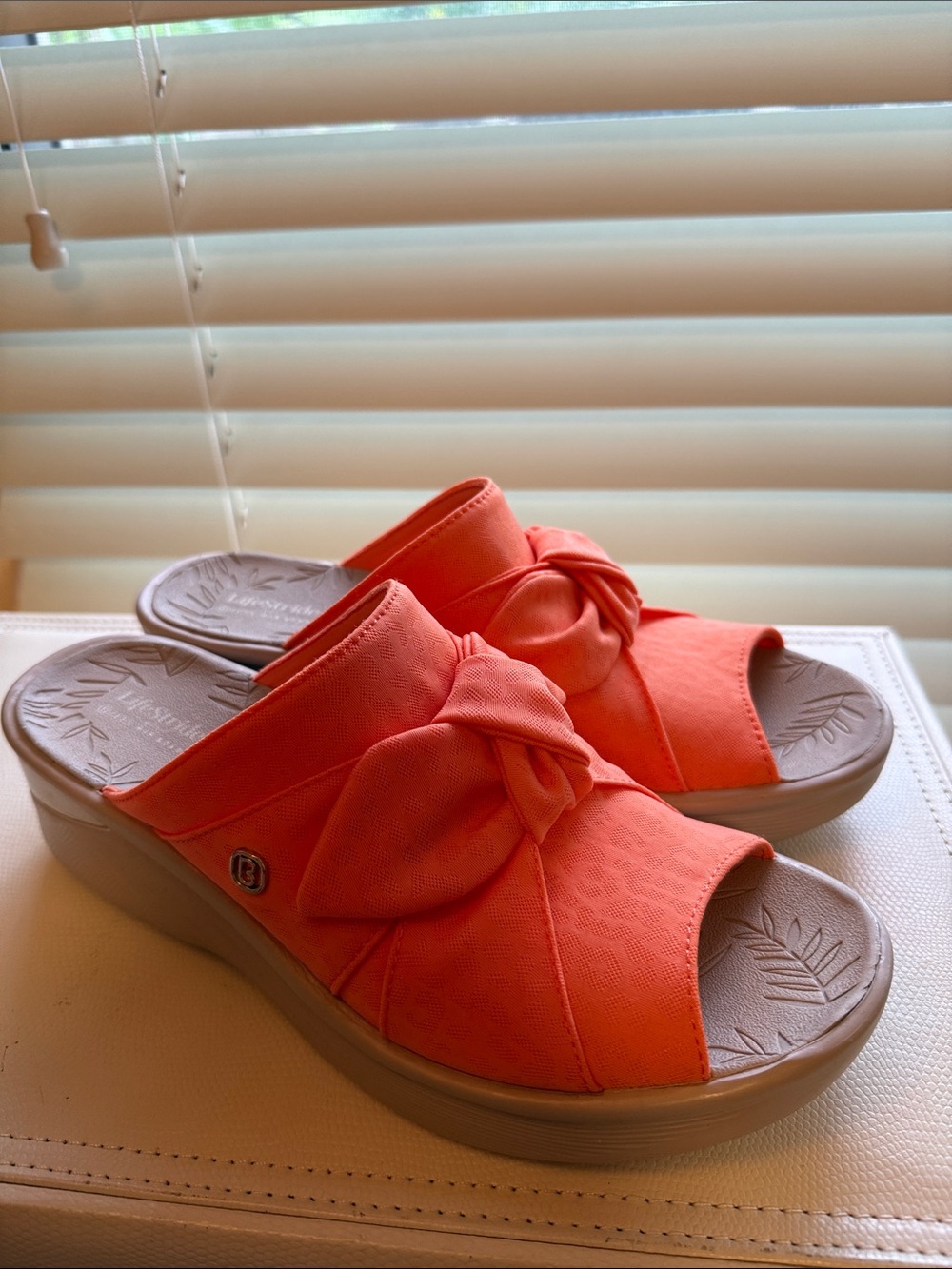 Lifestride Smile Orange Open Toe Wedge. Size 8.5. 🍊